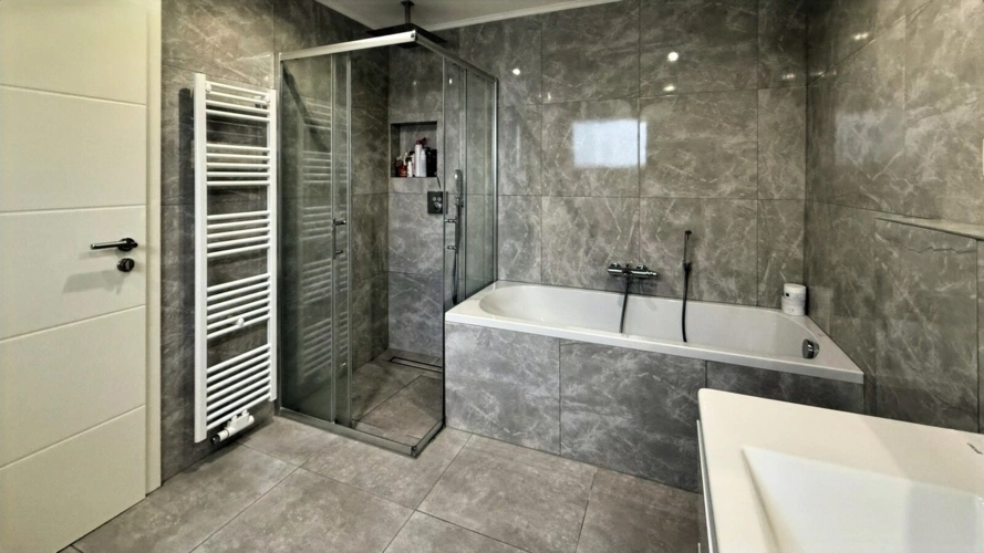 Badezimmer EG