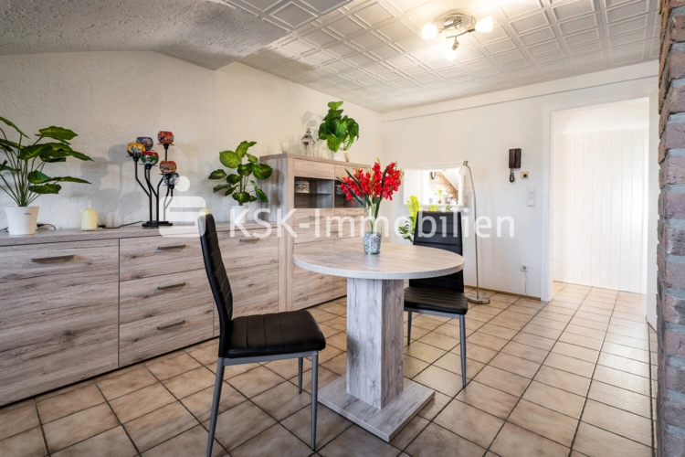 145350 Wohn- und Esszimmer Dachgeschoss (2)