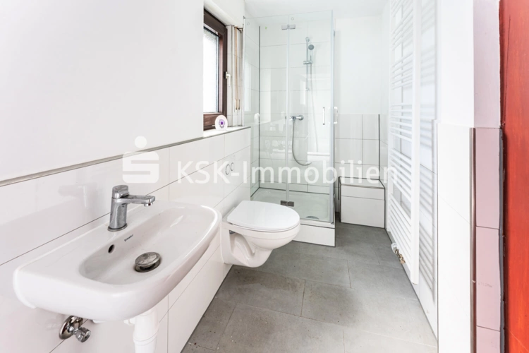 134911 Erdgeschoss Badezimmer