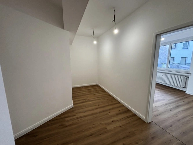 Eingangsbereich und kleines Büro