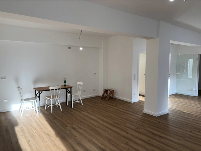 Blick zum offenen Küchenbereich