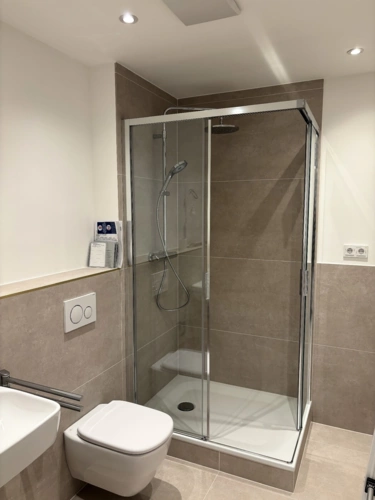 WC (sogar mit Dusche)