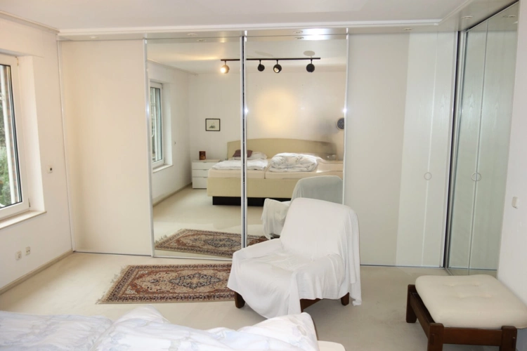 1. OG - Schlafzimmer inkl. Einbauschrank