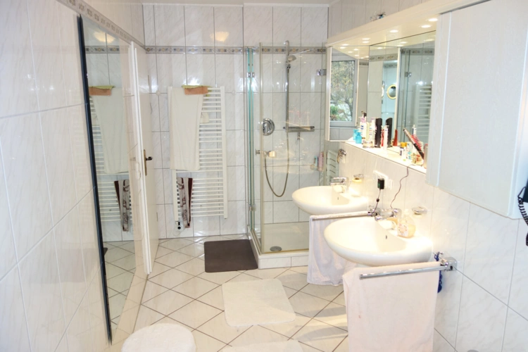 1. OG - Badezimmer ebenso