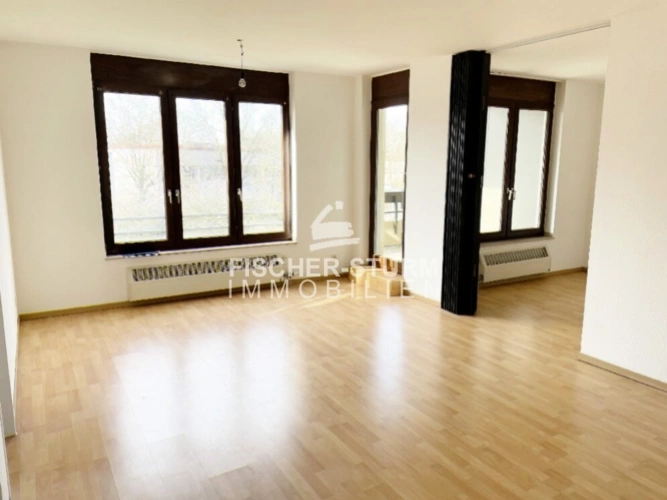 Wohnbereich Blick Schlafzimmer und Balkon