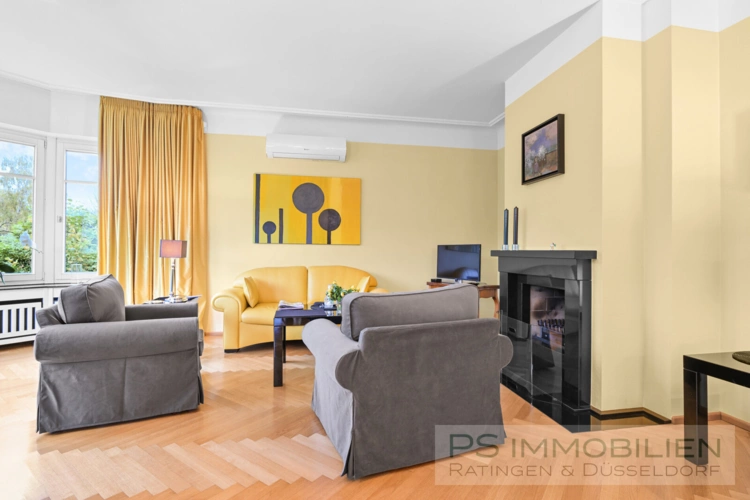 Wohnzimmer mit Kamin