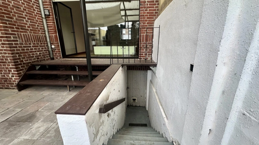 Garten - Terrasse und Kellertreppe Außen
