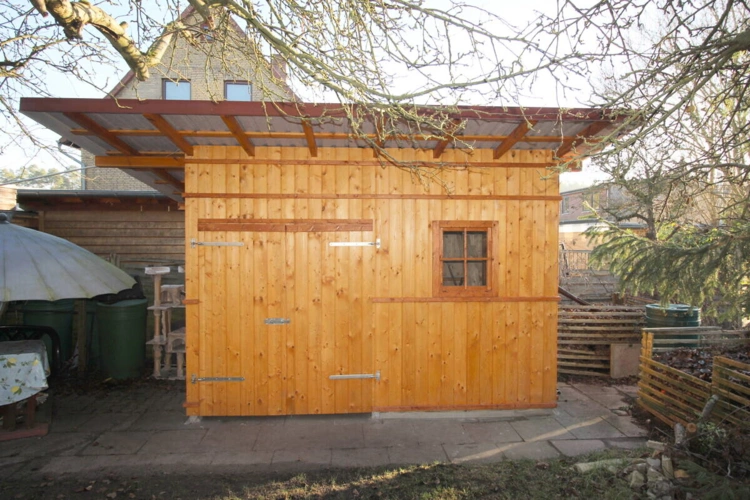 Neues u. geräumiges ca. 4,5 m x 2,5 m großes Gerätehaus
