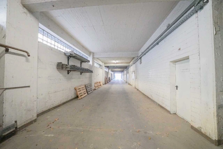 Zuwegung zum Lagerraum