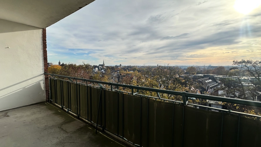 Loggia Ausblick Kirche