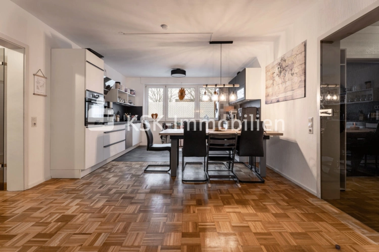 147431 Küche und Essbereich