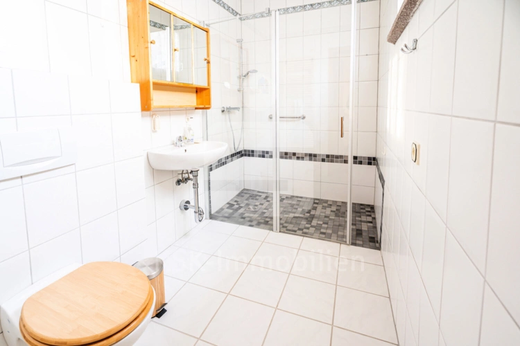Badezimmer Erdgeschoss (1)