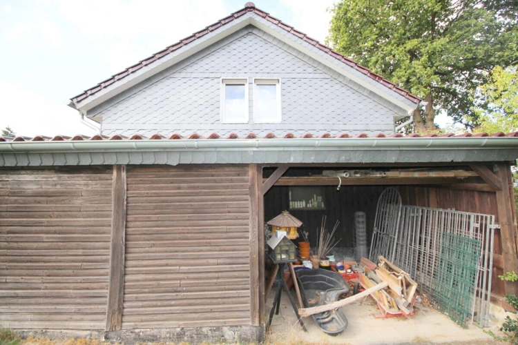 Schuppen mit verschieferter Fassade Nebenhaus