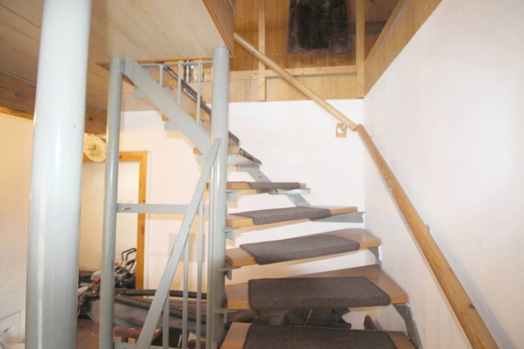 Treppe EG ins DG Nebengebäude