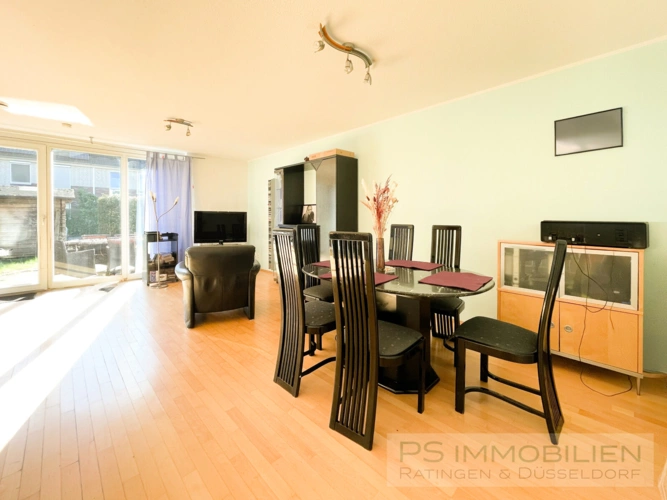 Wohnzimmer mit Essplatz