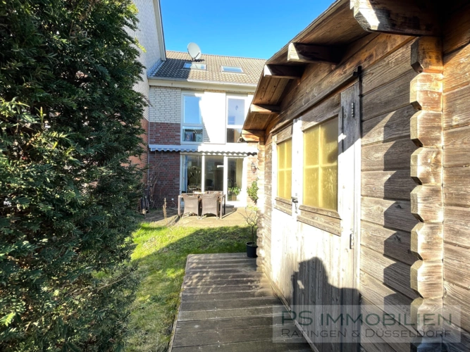 Garten mit Gartenhaus