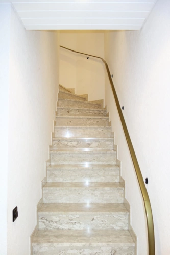 EG - Marmortreppe nach oben