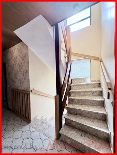 Treppe ins Dachgeschoss