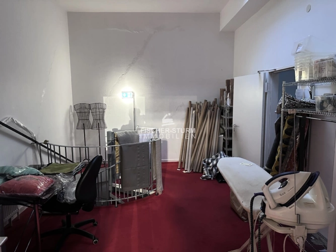 Lagerbereich mit Zugang zum Kellerlager