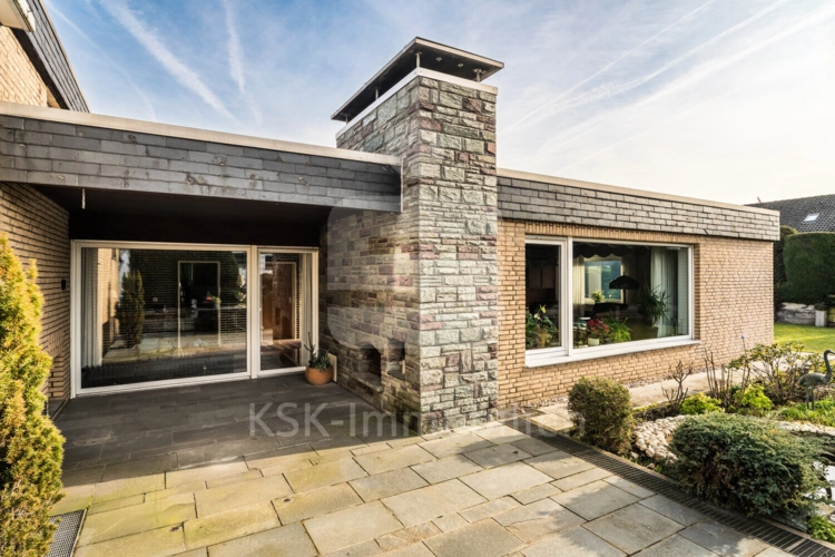 Terrasse und Aussenkamin