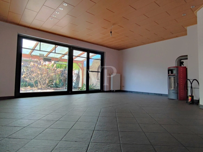 Wohnzimmer (mit KI verändert)