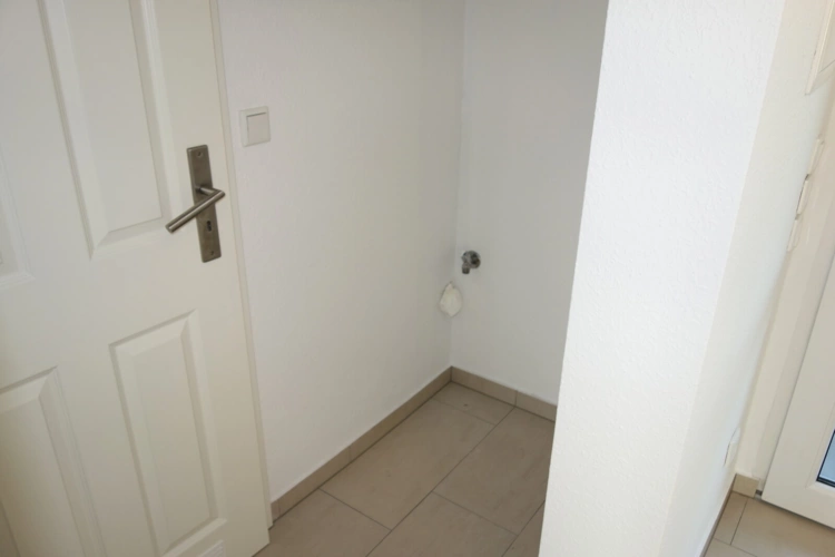 Diele (Nische für Waschmaschine)