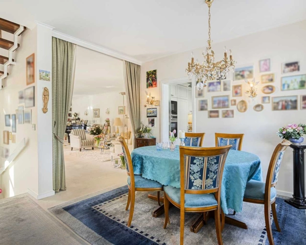 Eingangsdiele mit Essbereich (EG)