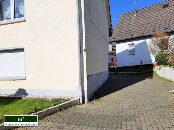 Zufahrt zu den Garagen