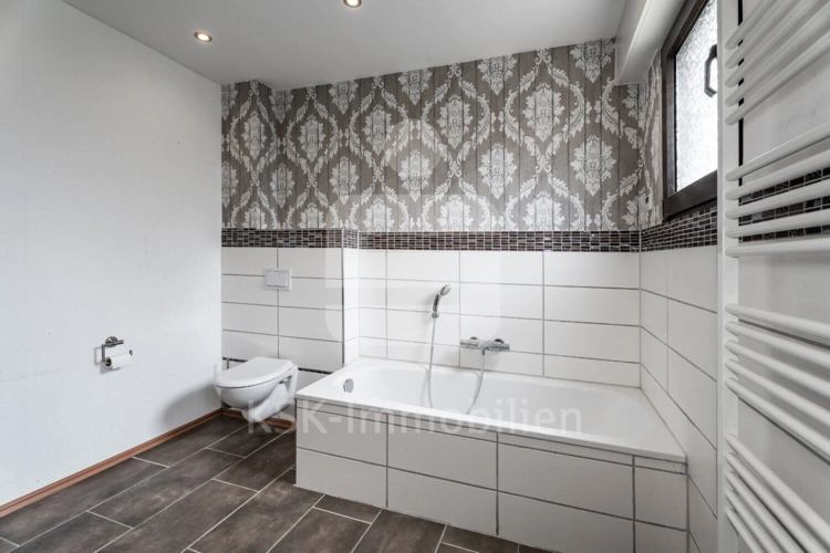 Wohnung Erdgeschoss Badezimmer (2)