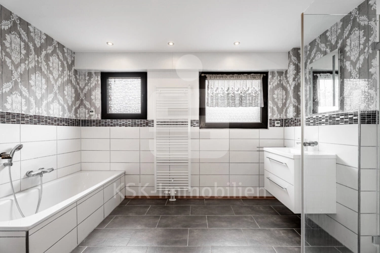 Wohnung Erdgeschoss Badezimmer (3)