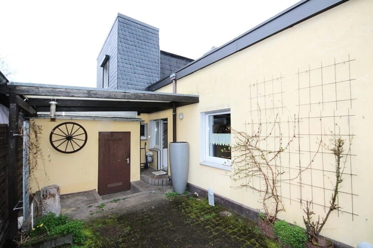 Austritt Küche und Zugang Garage