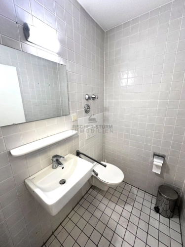 separates WC