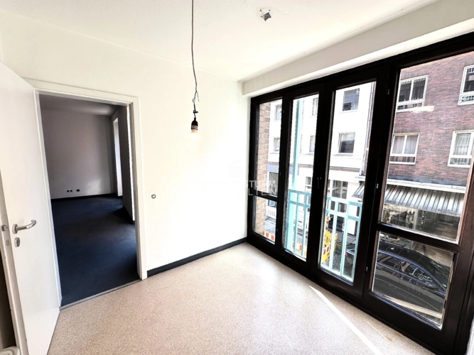 Essplatz -Blick zum Wohnzimmer