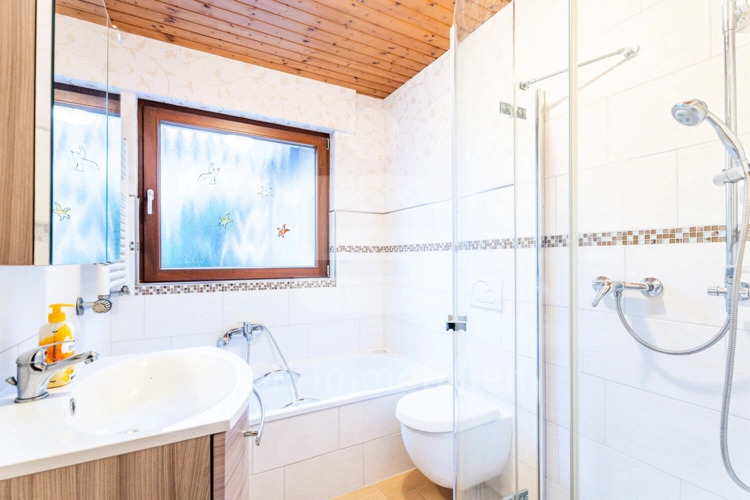 Badezimmer Erdgeschoss (2)