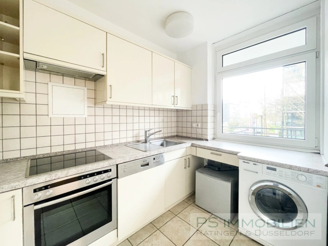 Küche mit Waschmaschine