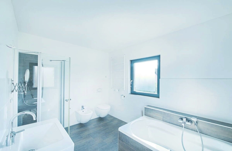 Badezimmer 1.OG/ EG