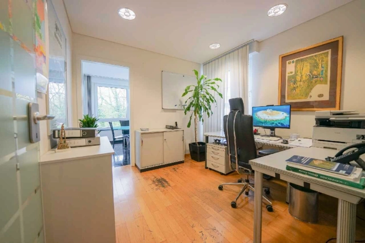 Büro EG