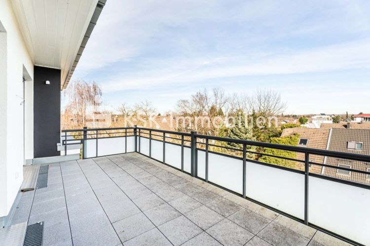 140147 DG - Wohnung Holzweg12 Balkon Bild 1