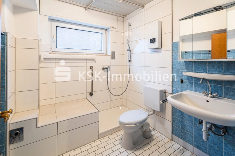 144230 Badezimmer