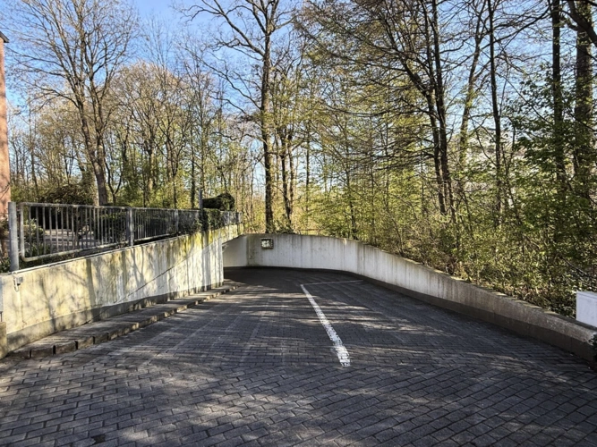 Einfahrt zur Tiefgarage