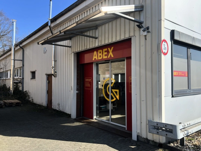 Anlieferung über Glas-Schiebetür