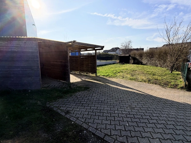 Carport/Grünfläche