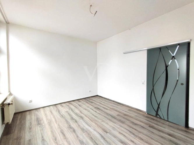 WZ EG links mit Ausgang zur Terrasse