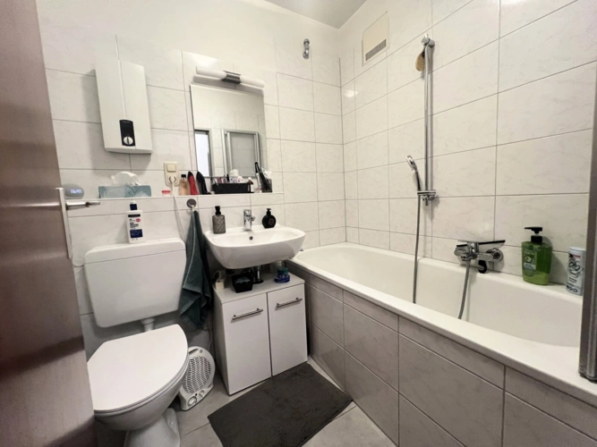 Beispiel modernisiertes Wannenbad