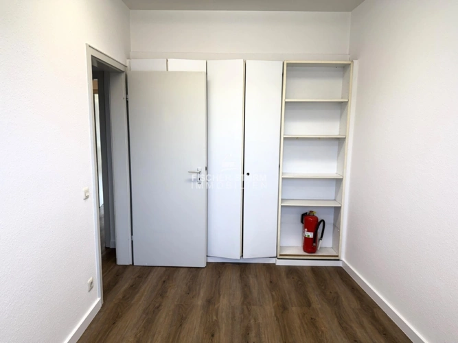 Raum 5 mit Einbauschrank