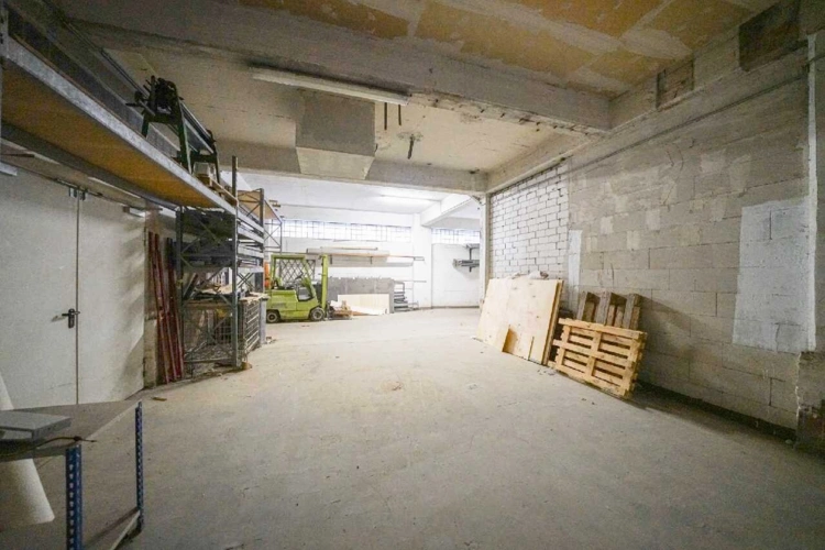 Zuwegung zum Lagerraum