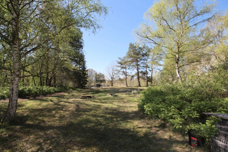 Parkähnlicher Garten mit Feuerstelle