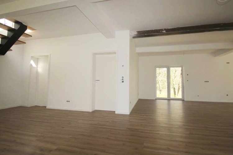 Offene u. luftige Architektur im Erdgeschoss