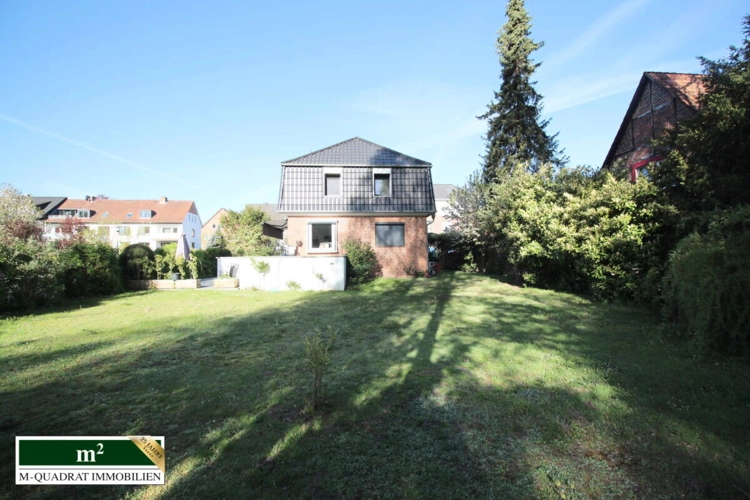 Gartenblick auf Villa mit Option einer Bauerweiterung