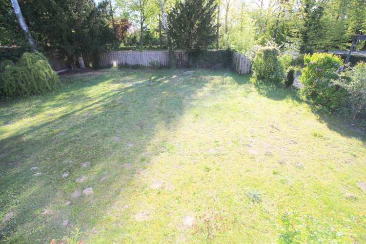 Terrassenblick in den großen Garten